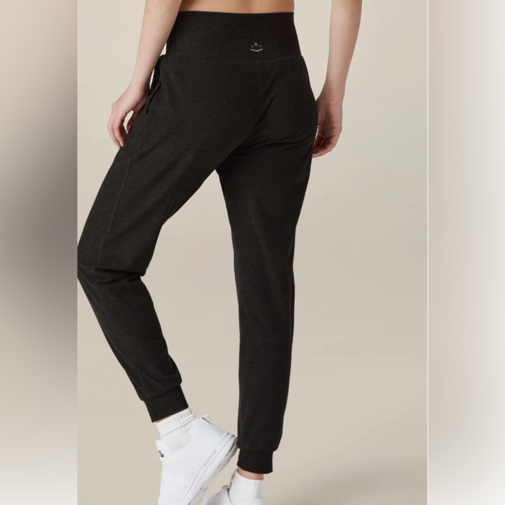 NWT beyond yoga jogger